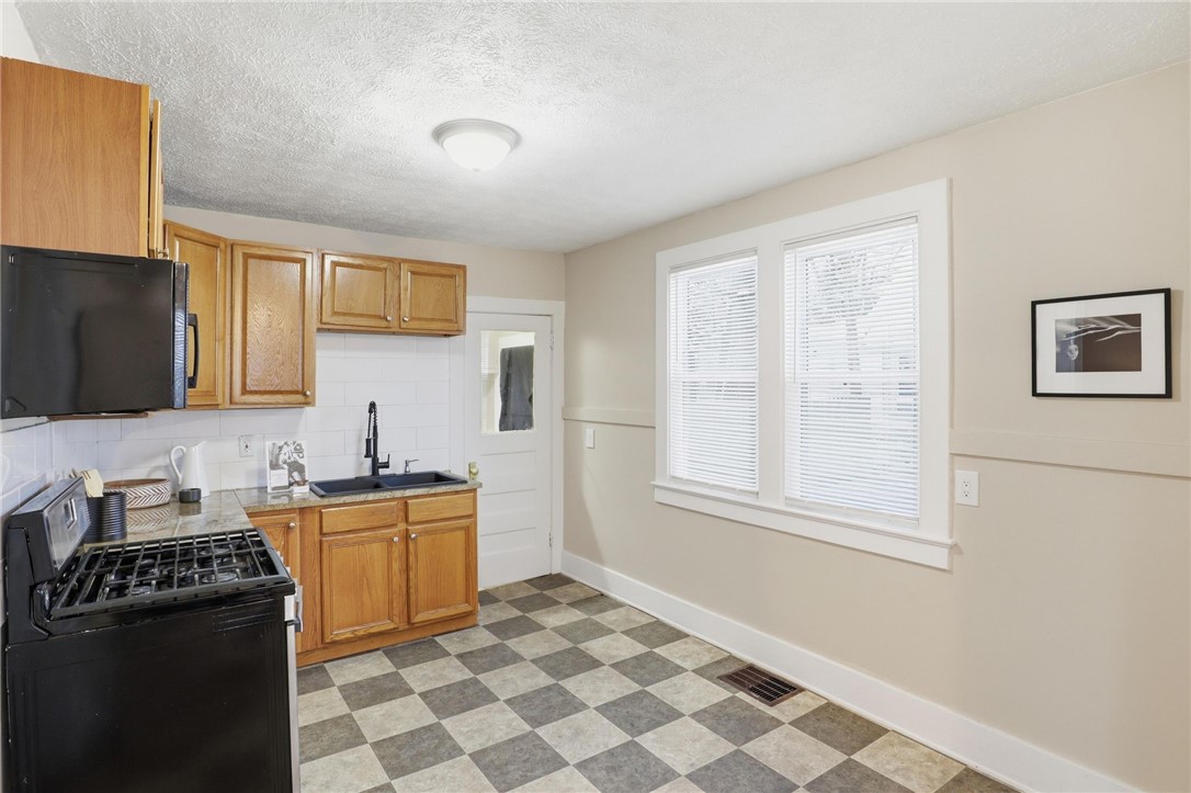 182 Cottage Street Rochester, NY 14608 - Photo 7 of 27