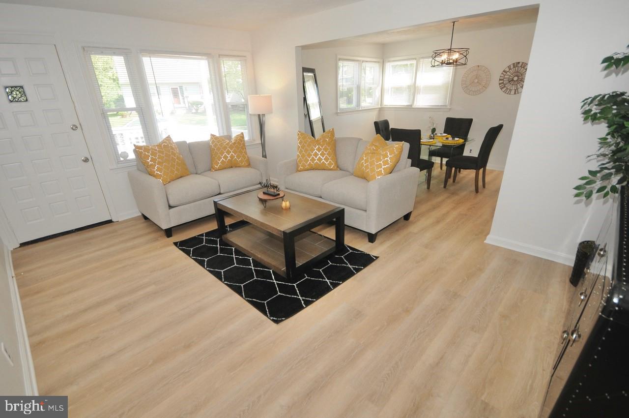 45 Navajo Road Somerdale, NJ 08083 - Photo 6 of 28 Living Room