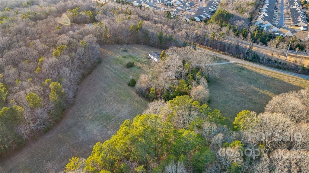 9504 Van Wyck Road Lancaster, SC 29720 - Photo 3 of 10 a view of a garden with plants