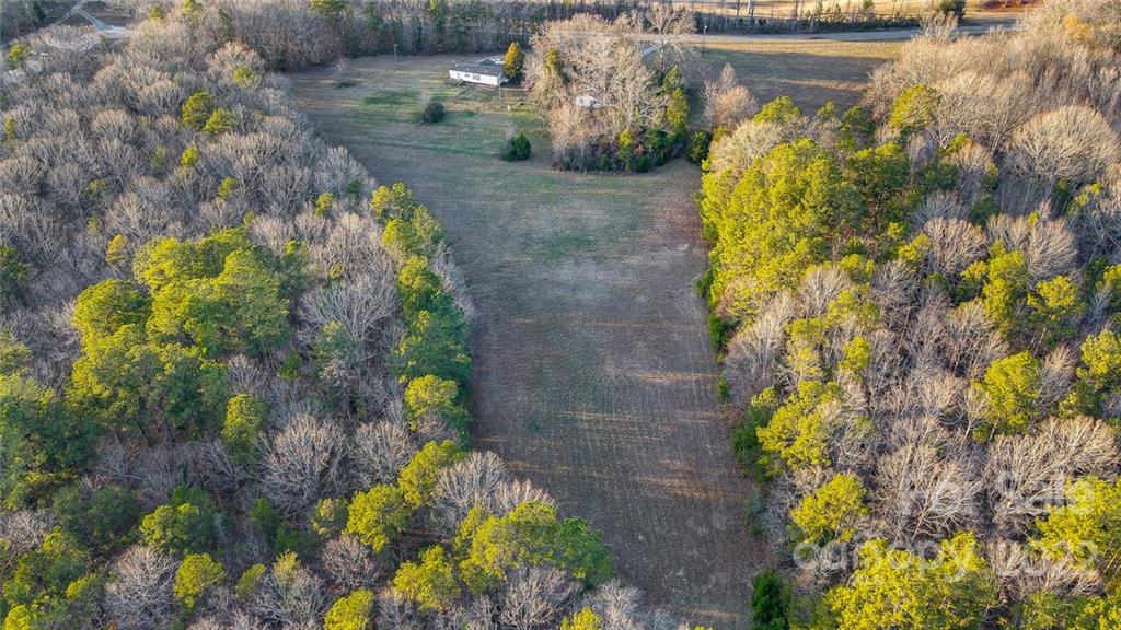 9504 Van Wyck Road Lancaster, SC 29720 - Photo 4 of 10 a view of a garden with plants