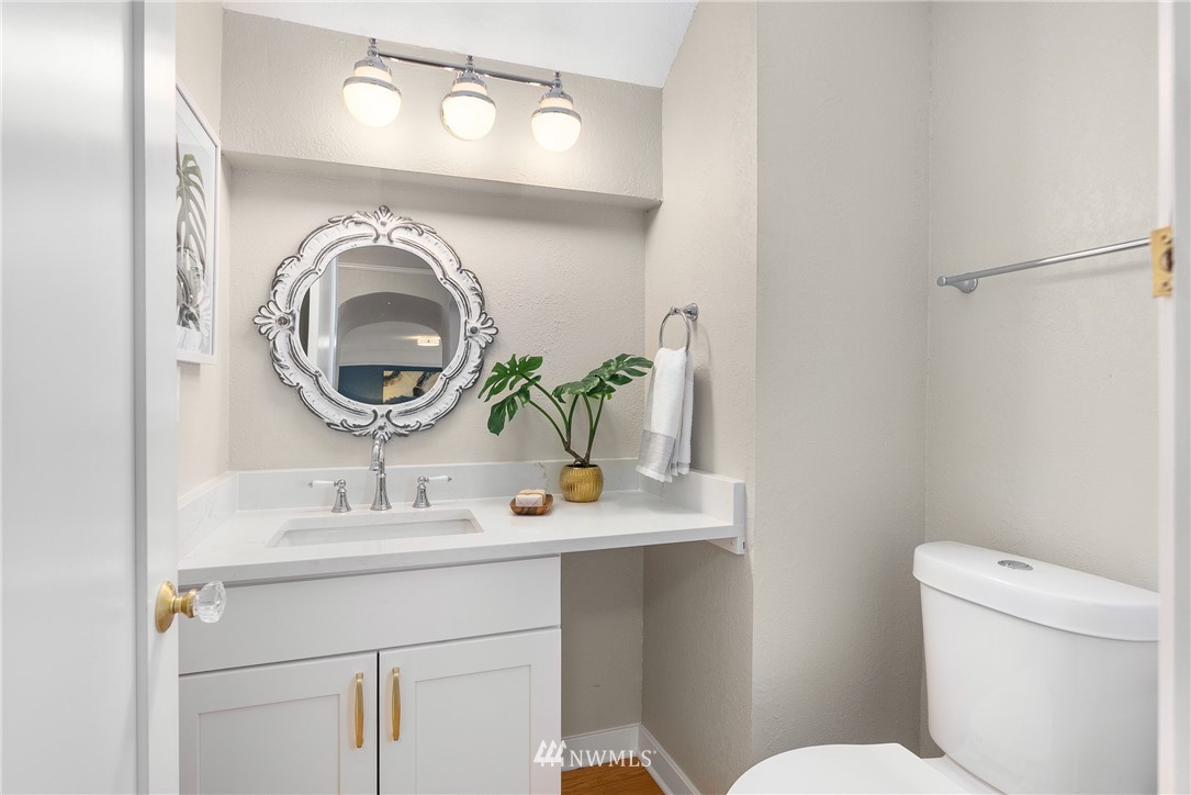 3223 East Mercer Street Seattle, WA 98112 - Photo 15 of 28