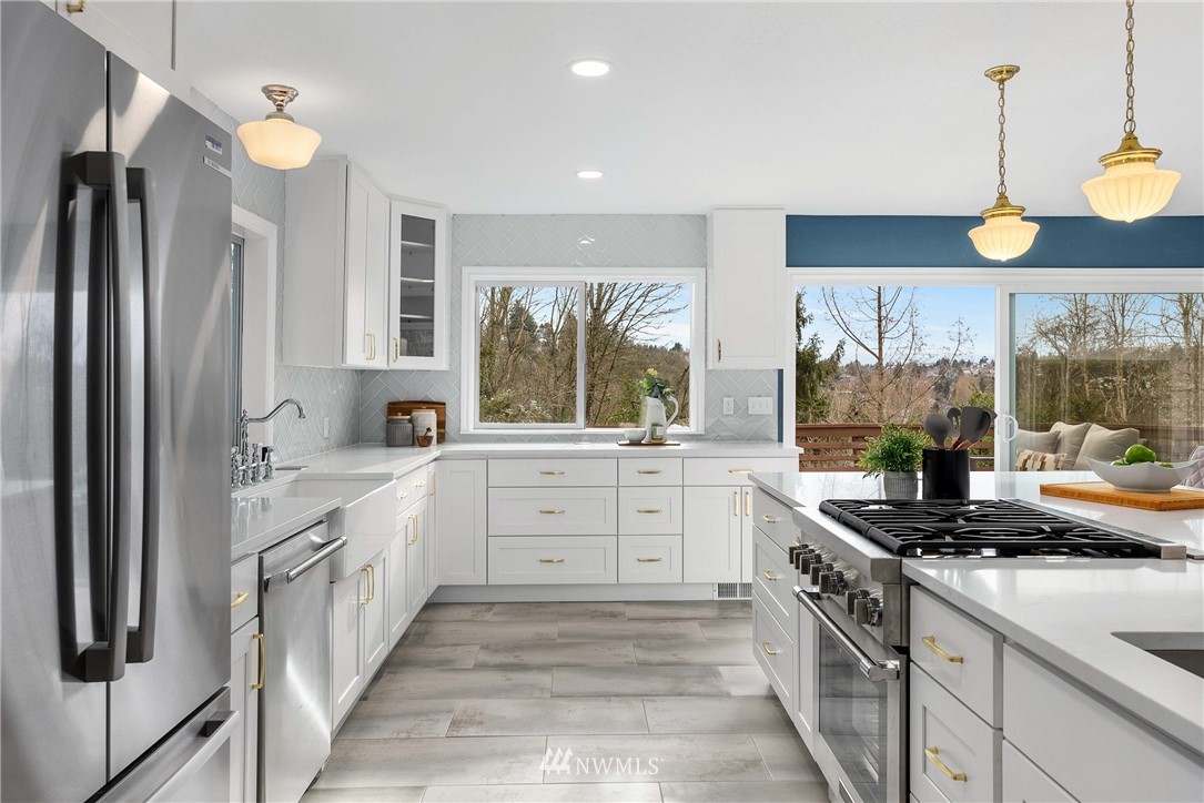 3223 East Mercer Street Seattle, WA 98112 - Photo 8 of 28