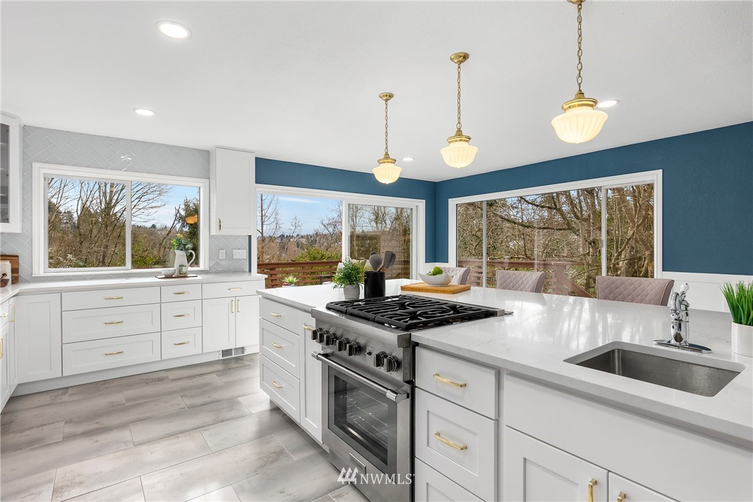 3223 East Mercer Street Seattle, WA 98112 - Photo 9 of 28