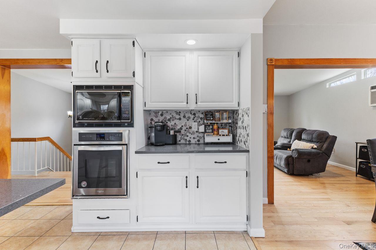 4 Stonewall Farm Road Mahopac, NY 10541 - Photo 12 of 37 Built in microwave and oven - plenty of counter space for a coffee bar,