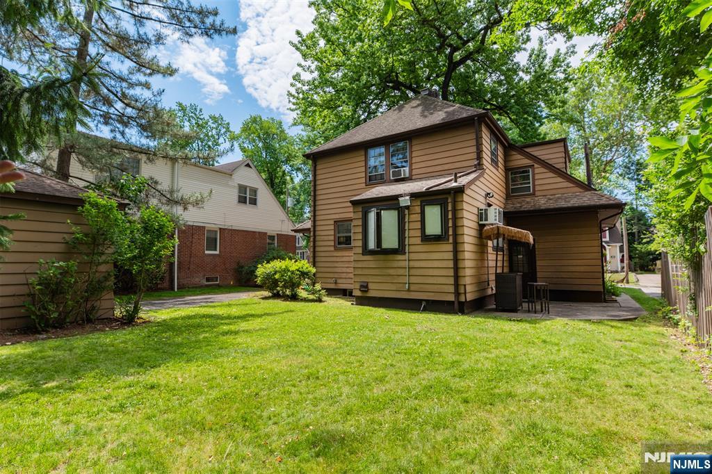 529 Wyndham Road Teaneck, NJ 07666 - Photo 6 of 30