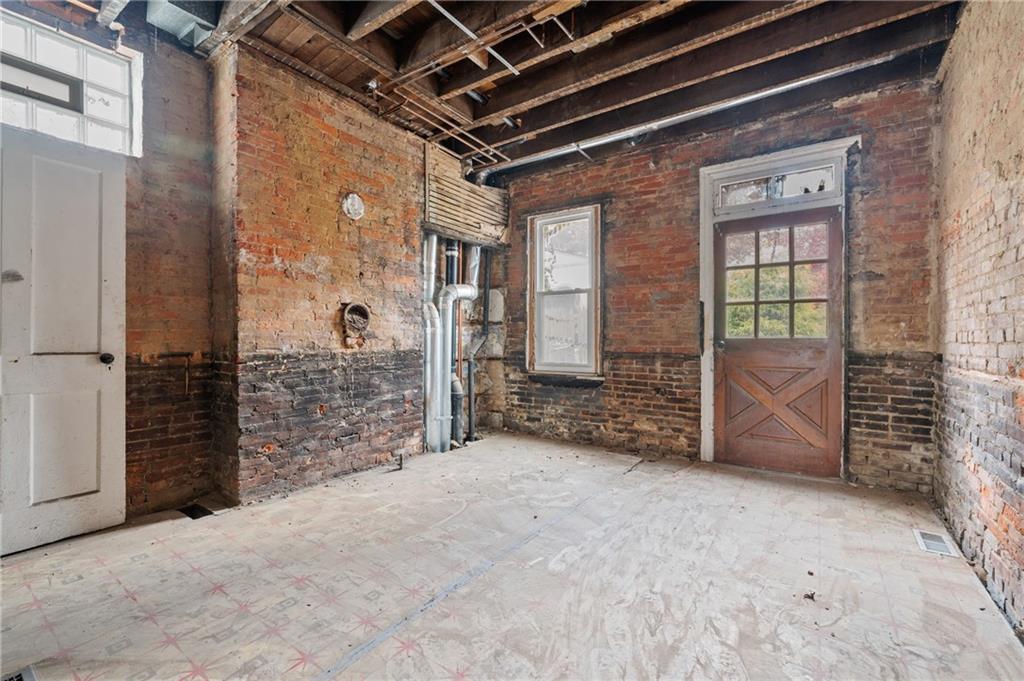 5154-5158 Natrona Way Pittsburgh, PA 15201 - Photo 36 of 46 a view of an empty room