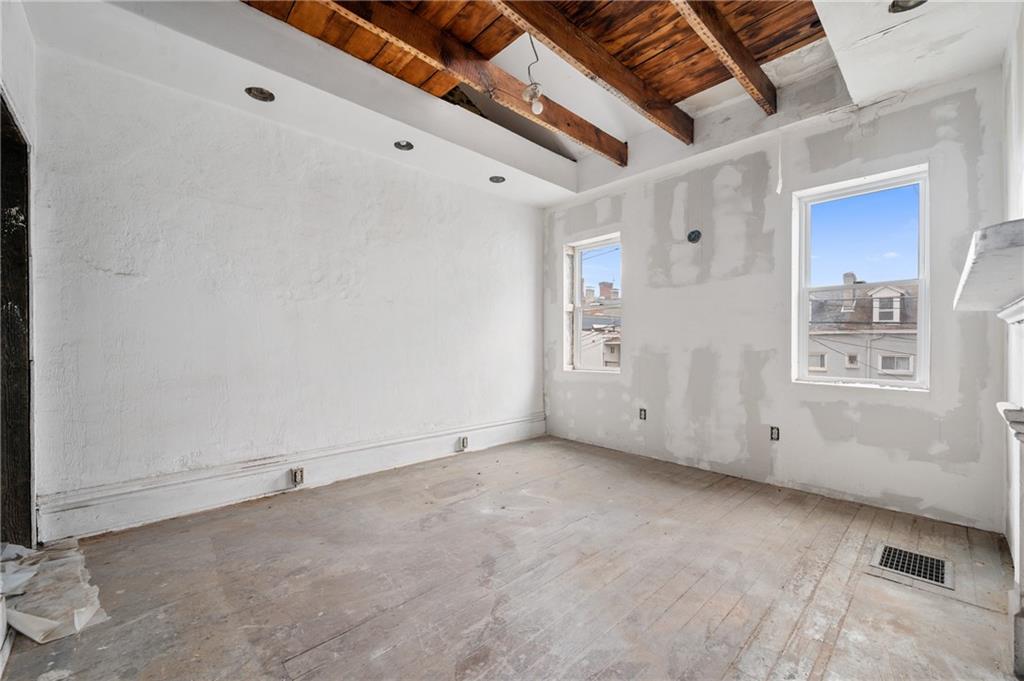 5154-5158 Natrona Way Pittsburgh, PA 15201 - Photo 38 of 46 a view of an empty room