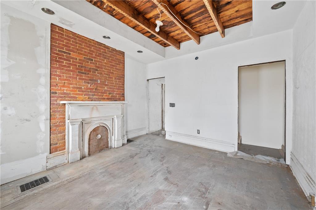 5154-5158 Natrona Way Pittsburgh, PA 15201 - Photo 39 of 46 a view of livingroom with washer and dryer
