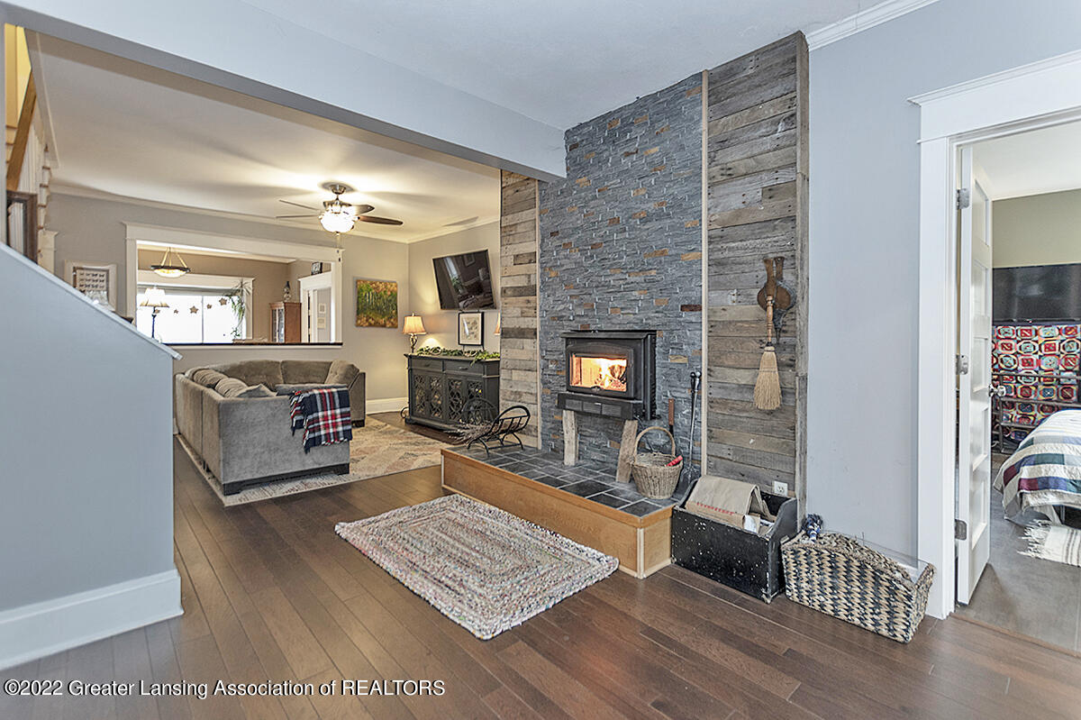 2331 Forest Road Lansing, MI 48910 - Photo 20 of 40 Family Room