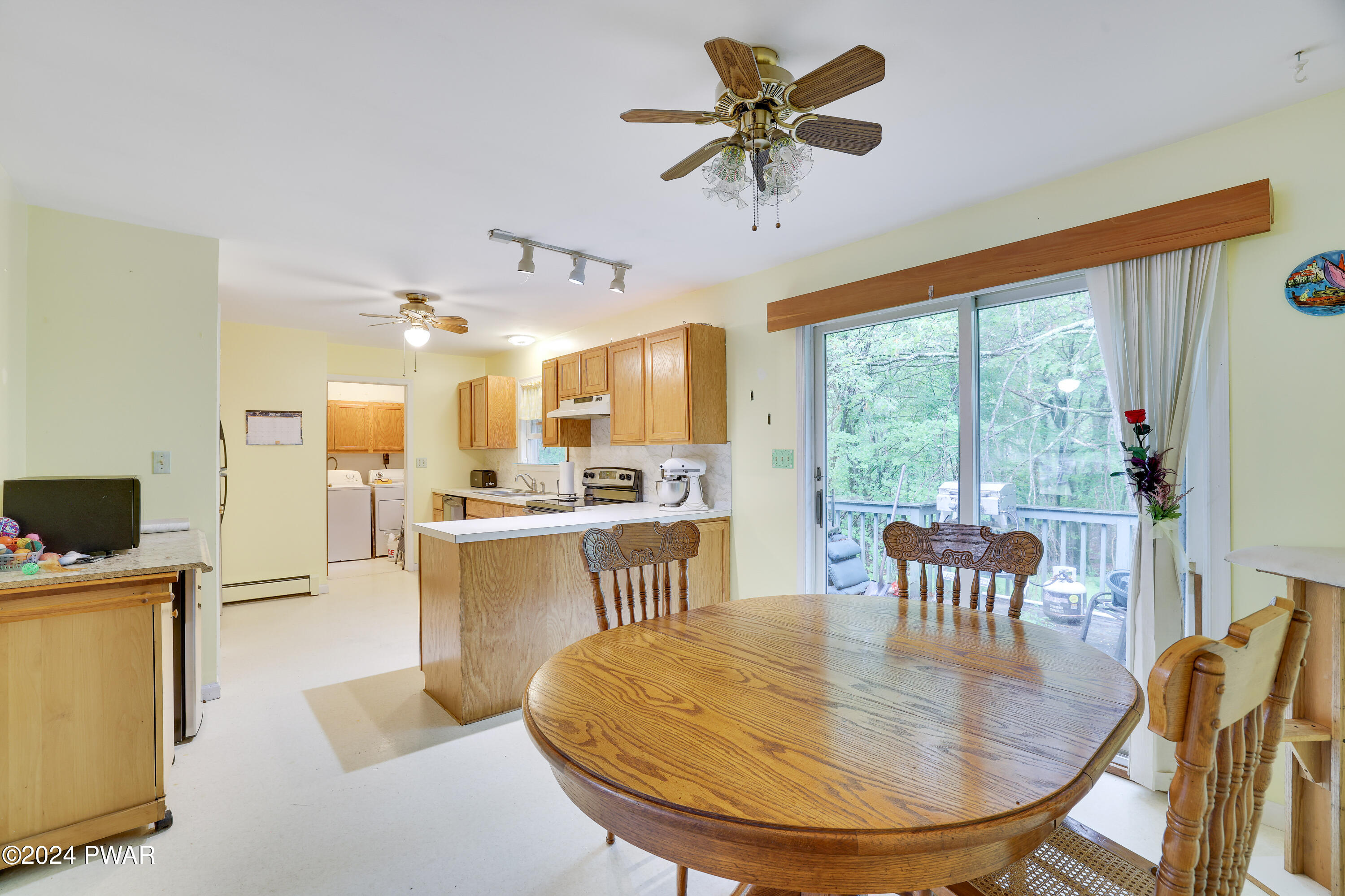 2233 Eagle Path Bushkill, PA 18324 - Photo 5 of 28 RBR52200