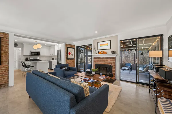 $645,000 | 11590 Elmwood Place, Deerfield, IL 60015