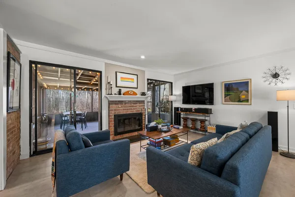 $645,000 | 11590 Elmwood Place, Deerfield, IL 60015