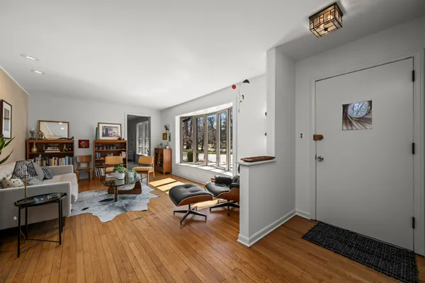 $645,000 | 11590 Elmwood Place, Deerfield, IL 60015