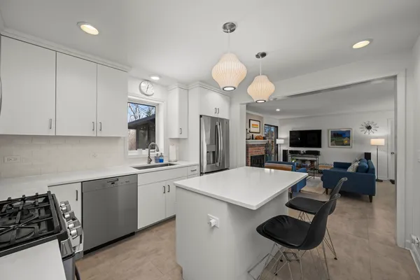 $645,000 | 11590 Elmwood Place, Deerfield, IL 60015