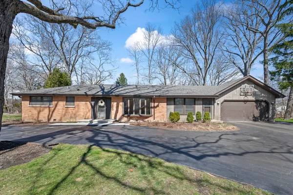 $645,000 | 11590 Elmwood Place, Deerfield, IL 60015