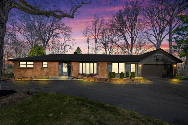 $645,000 | 11590 Elmwood Place, Deerfield, IL 60015