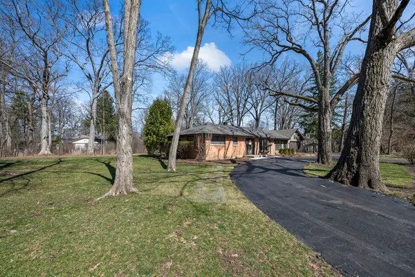 $645,000 | 11590 Elmwood Place, Deerfield, IL 60015