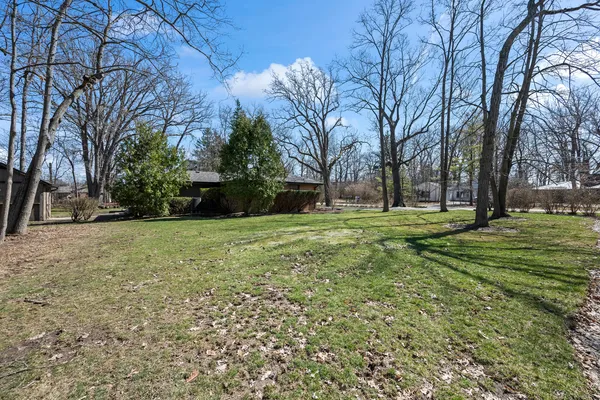 $645,000 | 11590 Elmwood Place, Deerfield, IL 60015