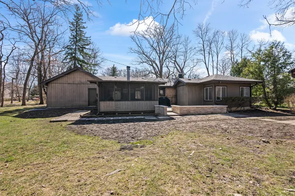 $645,000 | 11590 Elmwood Place, Deerfield, IL 60015