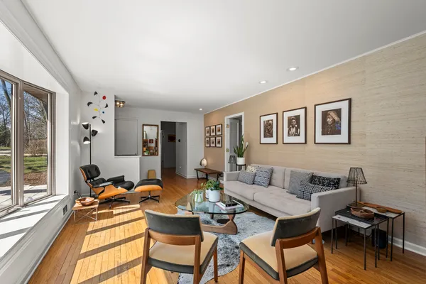 $645,000 | 11590 Elmwood Place, Deerfield, IL 60015