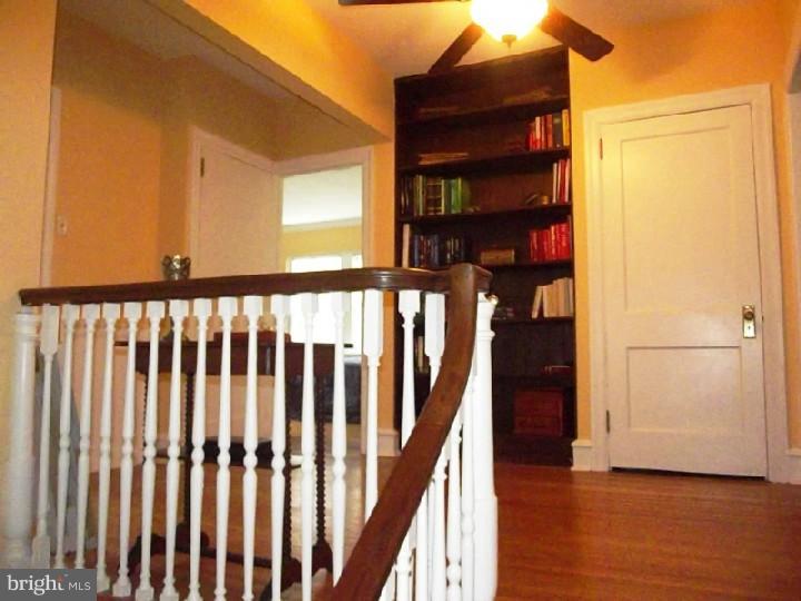 735 Vernon Road Philadelphia, PA 19119 - Photo 15 of 23 Hallway
