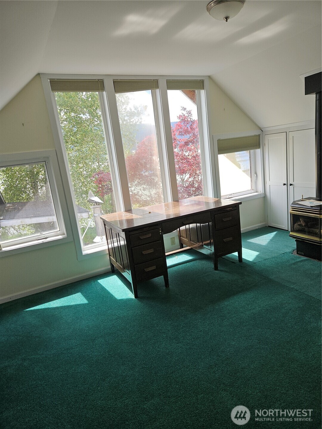 20 East Sunny Sands Road Cathlamet, WA 98612 - Photo 11 of 19 a room with furniture and a window