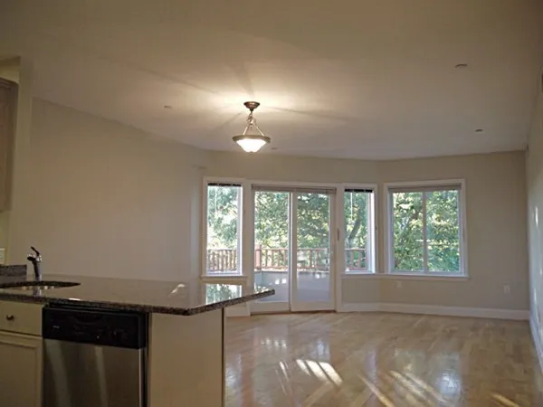 $2,995 | 1522 VFW Parkway, Unit 504, Boston, MA 02132