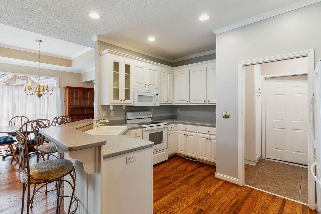 172 Roberts Meadow Loop Spartanburg, SC 29307 - Photo 21 of 50 All-white eat-in kitchen