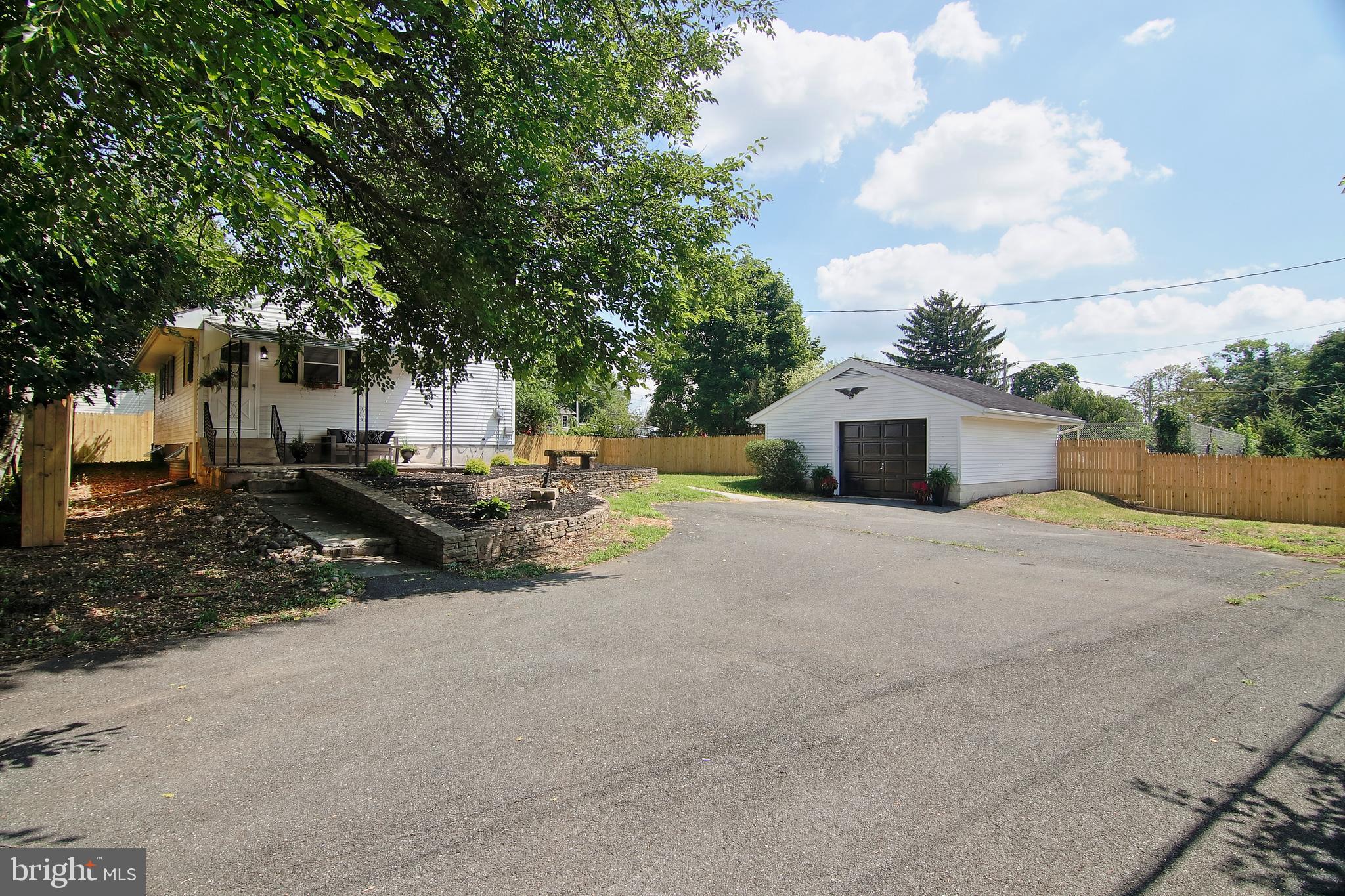 1291 Shelbourne Road Reading, PA 19606 - Photo 28 of 33 Driveway