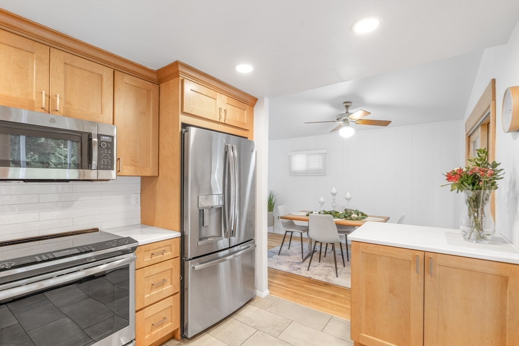 65 Robbins Road Sudbury, MA 01776 - Photo 6 of 33