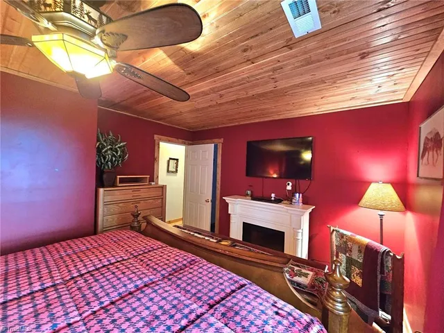 $299,900 | 582 Deer Crossing Lane, Lenoir, NC 28645