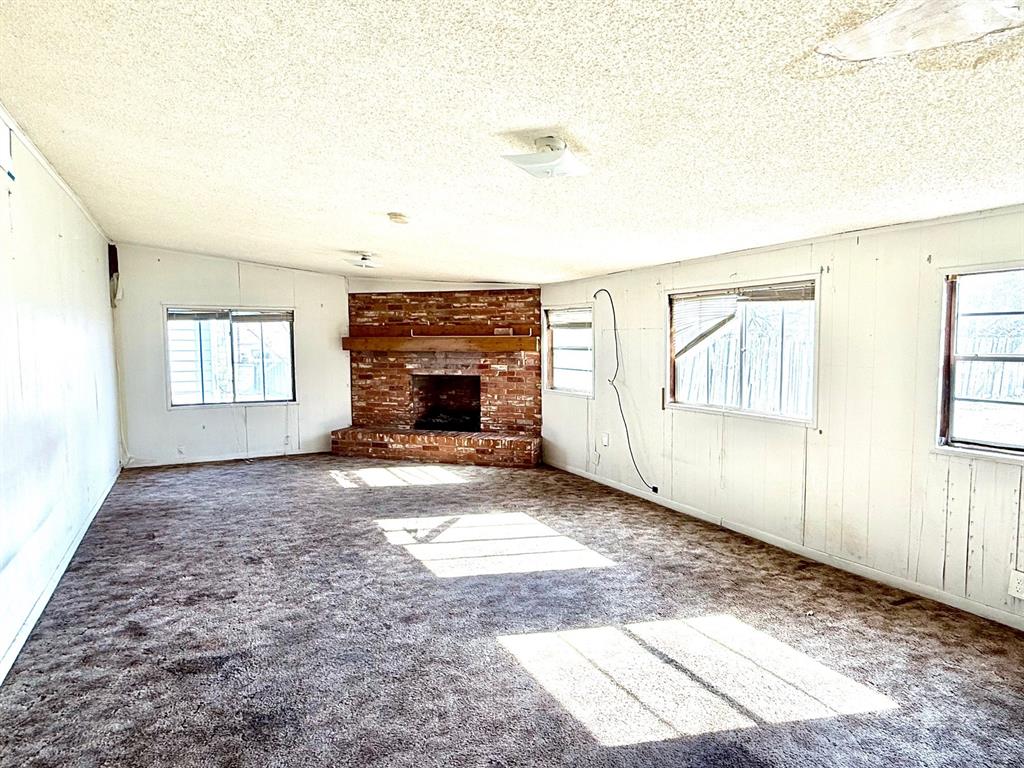 1954 East Booth Street Paris, TX 75460 - Photo 4 of 11 an empty room with windows