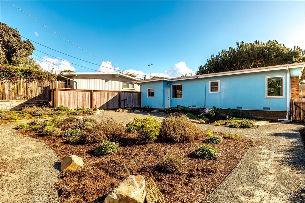 943 Pecho Street Morro Bay, CA 93442 - Photo 4 of 19 a view of a house with snow on the side of it