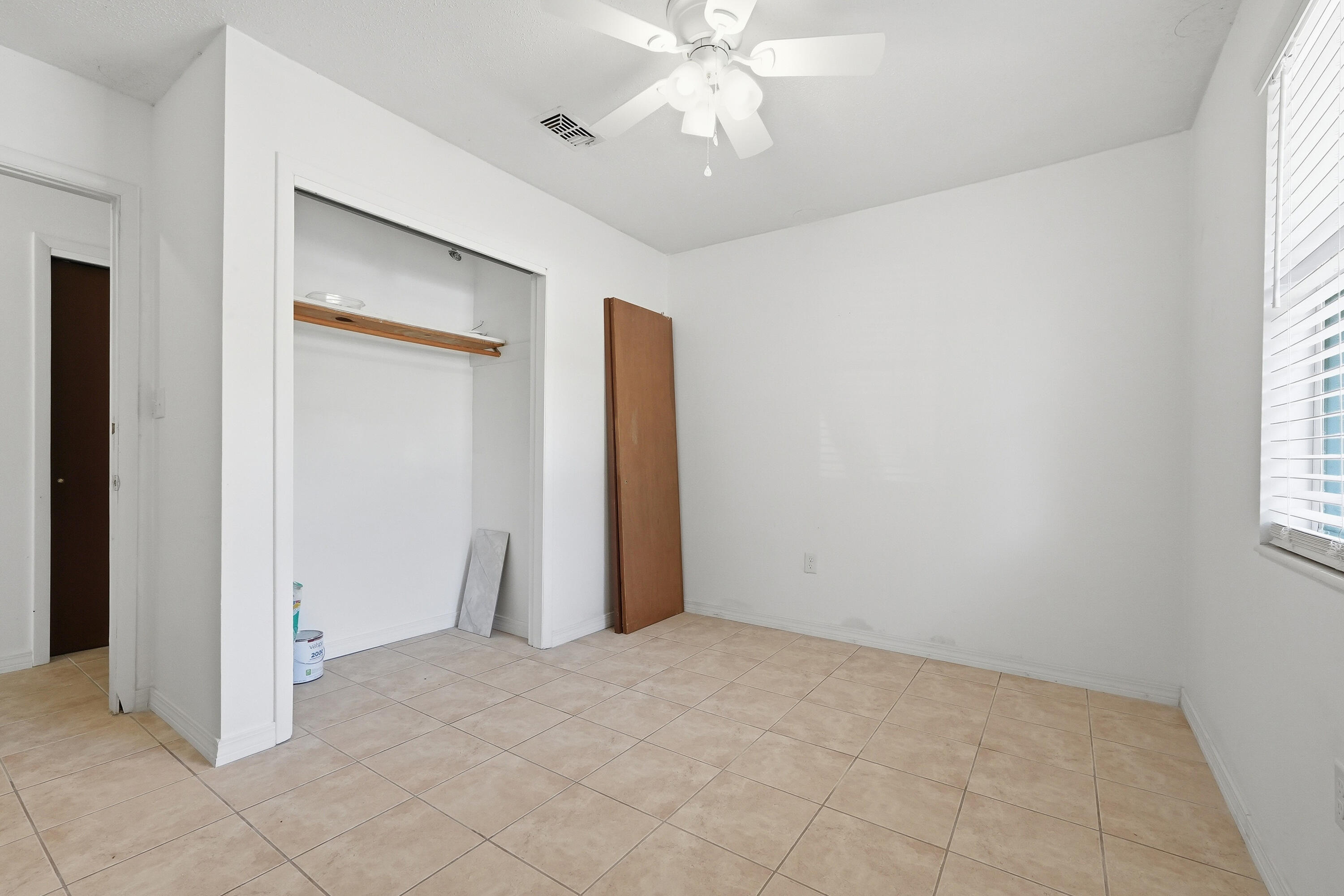 63 Oak Lane Shalimar, FL 32579 - Photo 22 of 42 an empty room with closet and a chandelier fan