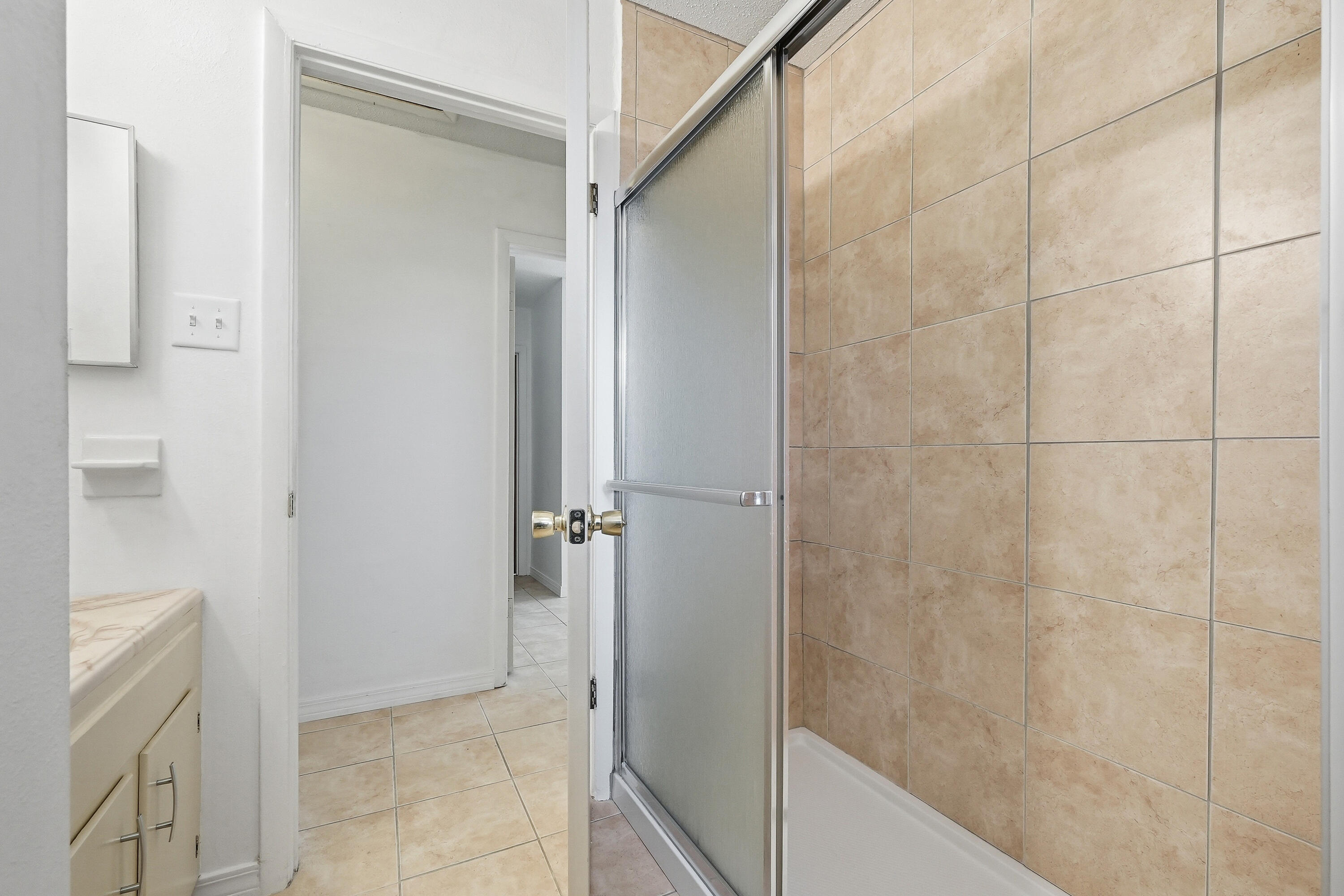 63 Oak Lane Shalimar, FL 32579 - Photo 24 of 42 a bathroom with a bathtub