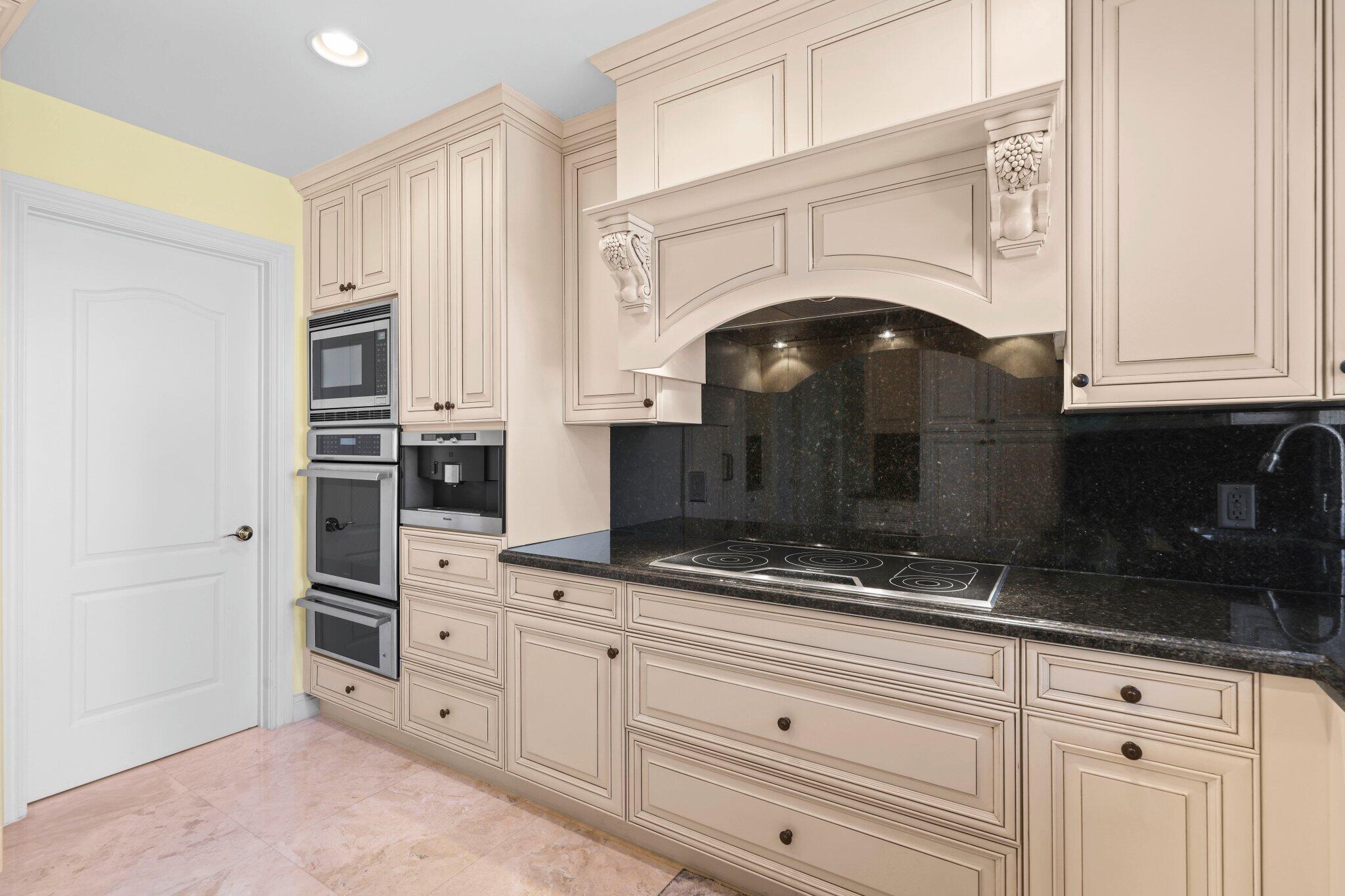 200 East Palmetto Park Road, Unit 19 Boca Raton, FL 33432 - Photo 20 of 62 Spacious Kithcen w/Walk-in Pantry!