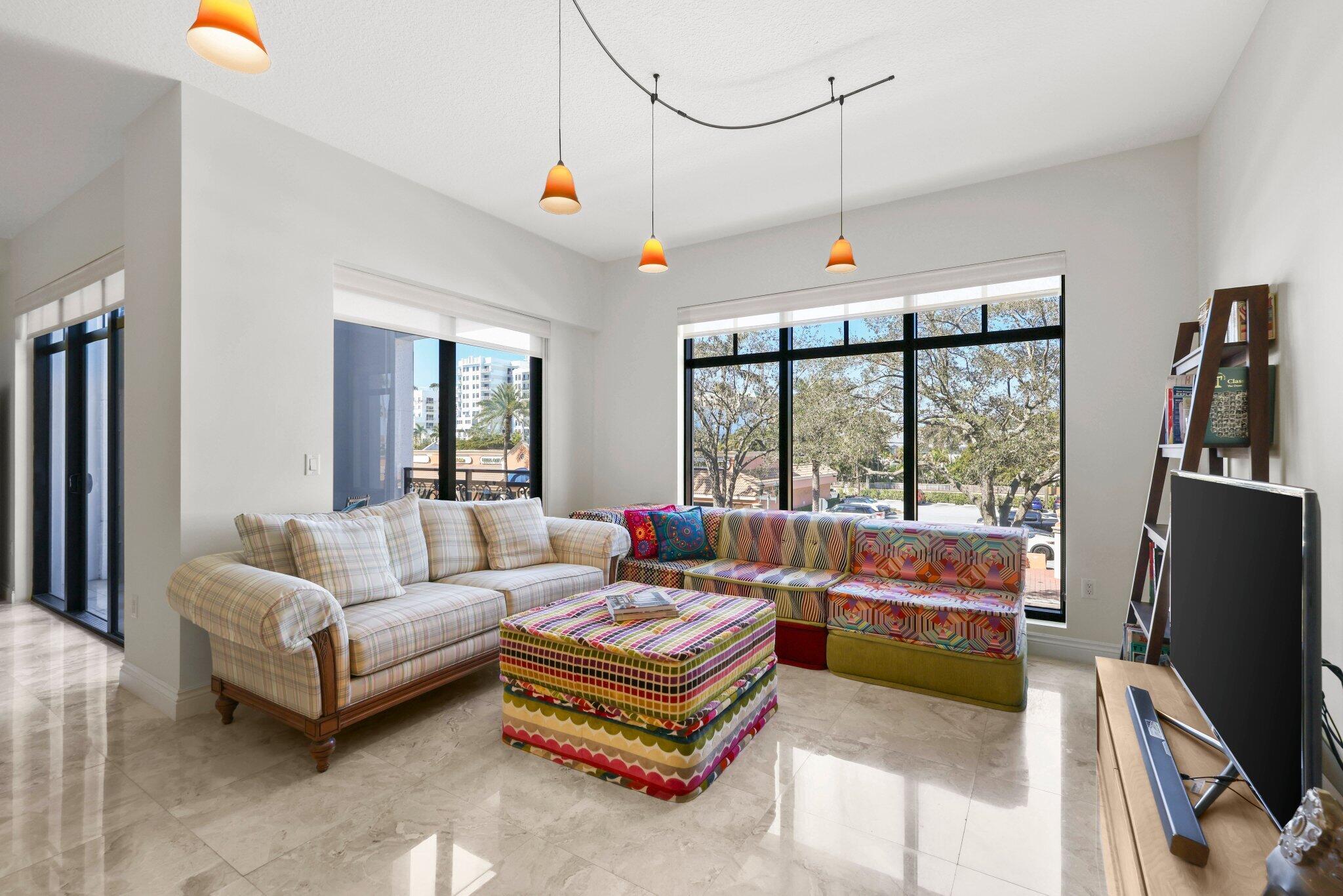 200 East Palmetto Park Road, Unit 19 Boca Raton, FL 33432 - Photo 7 of 62 Living Area