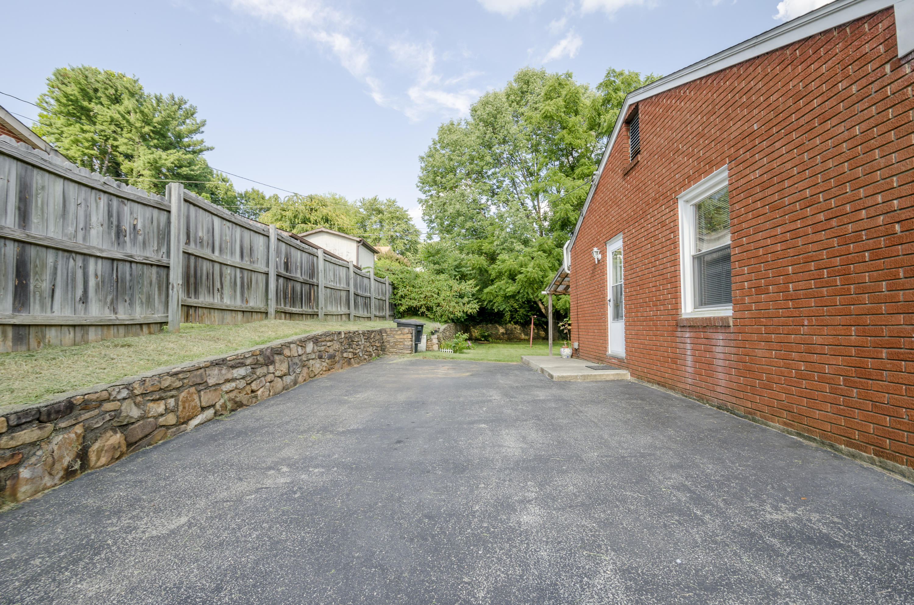 5631 Daytona Road Roanoke, VA 24019 - Photo 3 of 36 Parking Area