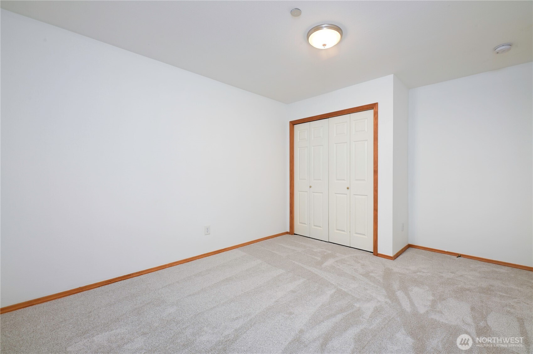 509 1st Street, Unit 104 Snohomish, WA 98290 - Photo 17 of 33 an empty room with a empty space and window