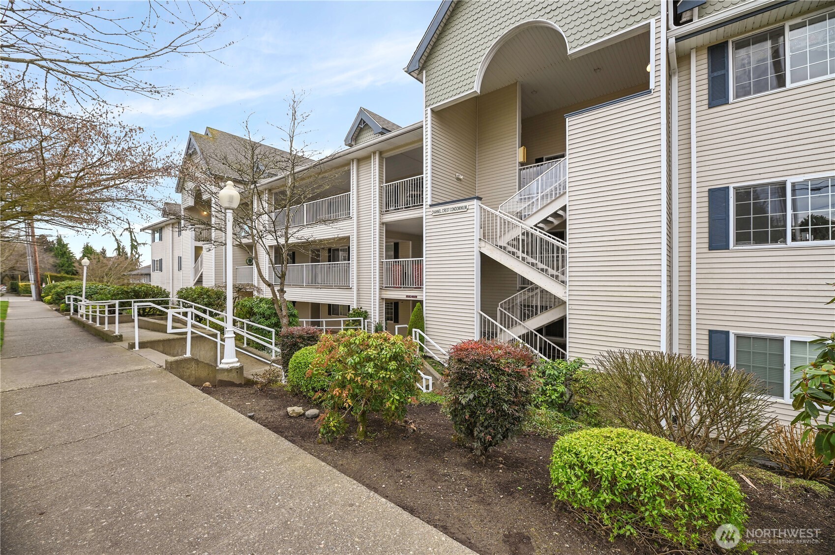509 1st Street, Unit 104 Snohomish, WA 98290 - Photo 25 of 33 a front view of a house with a garden