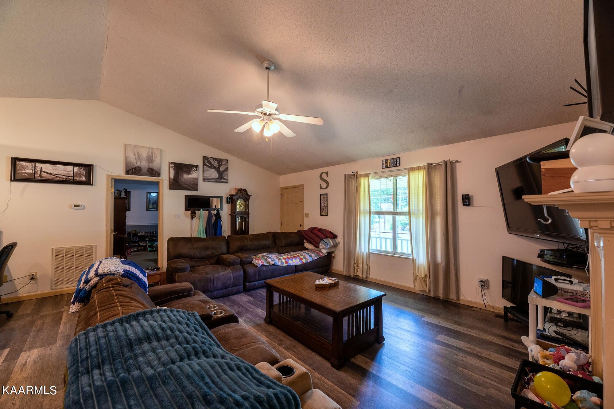6064 Huffs Ferry Road Loudon, TN 37774 - Photo 8 of 32 Living room 4