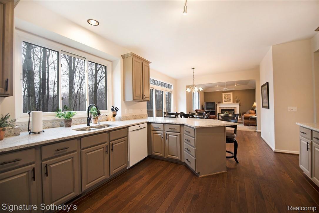 6833 Woodcrest Ridge Clarkston, MI 48346 - Photo 7 of 36 6.jpg
