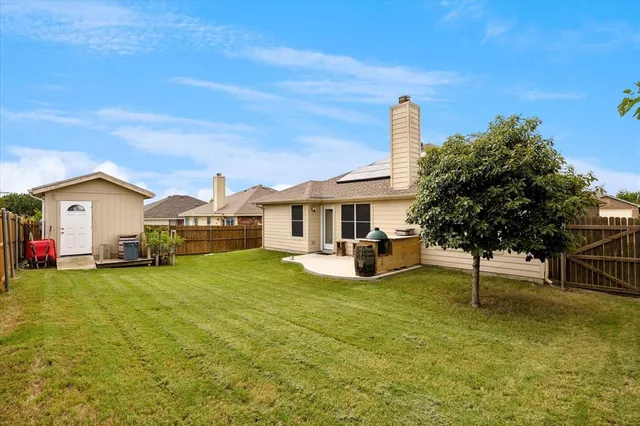 a view of a house with backyard and sitting area