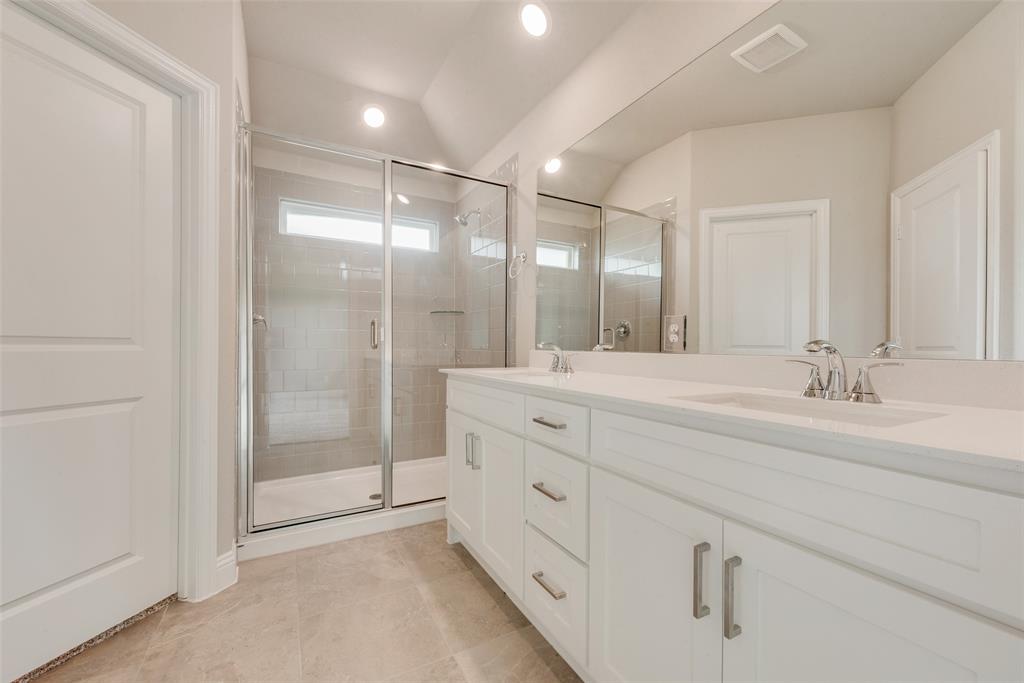 3206 Ferrero Lane Princeton, TX 75407 - Photo 19 of 29 a bathroom with double sink and a mirror