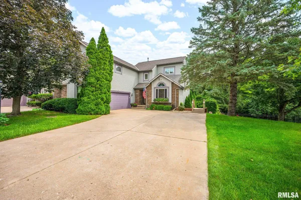 $325,000 | 2816 West Willow Ridge Circle, Peoria, IL 61614