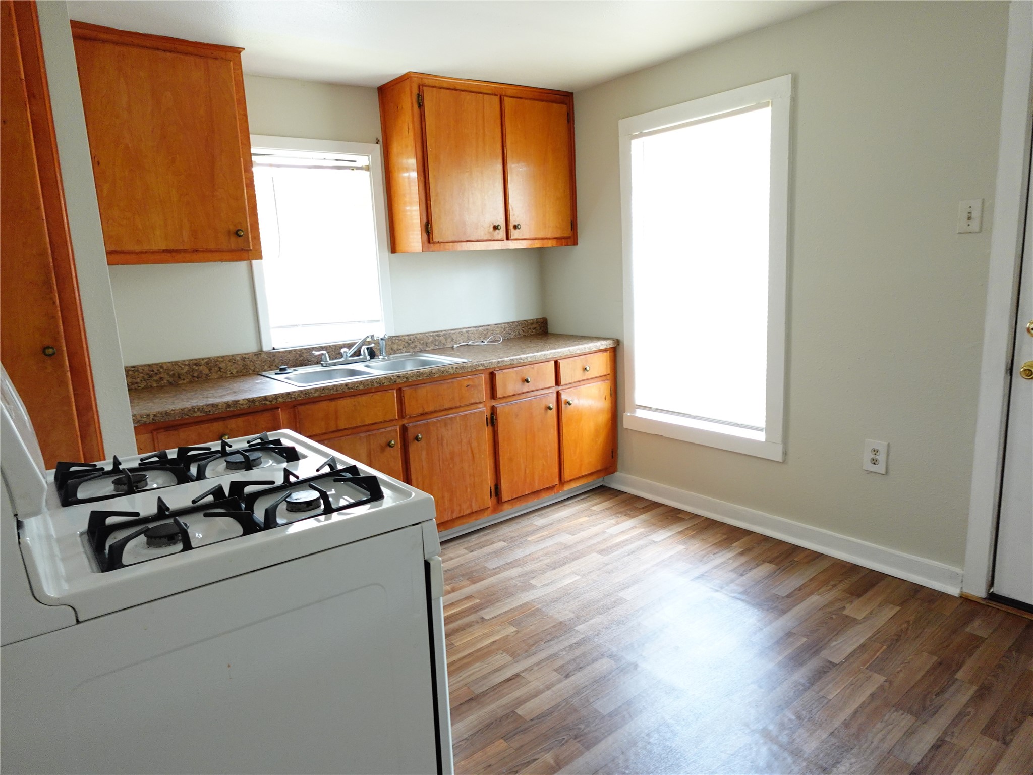 4818 Hirsch Road Houston, TX 77026 - Photo 5 of 9