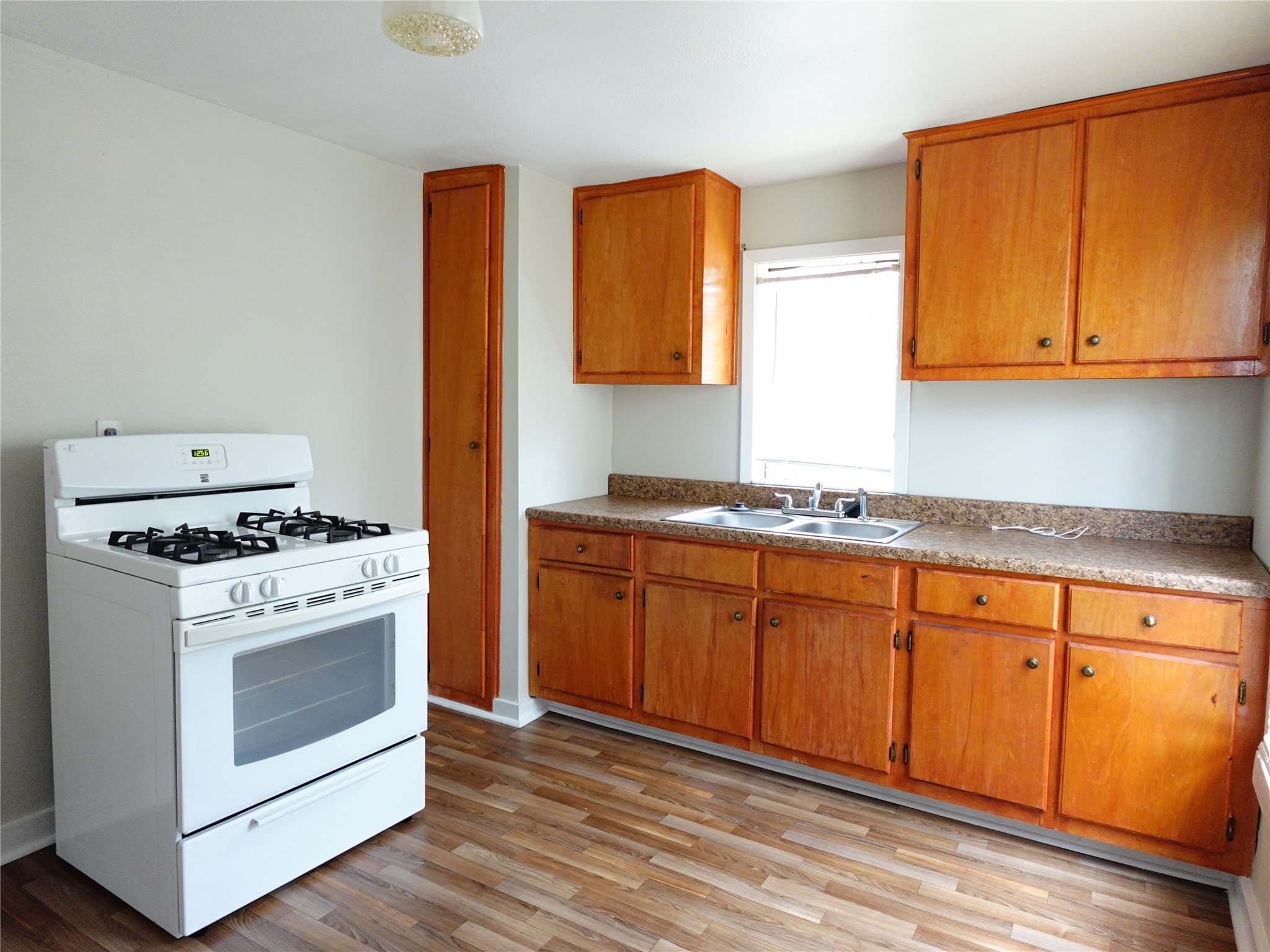 4818 Hirsch Road Houston, TX 77026 - Photo 6 of 9