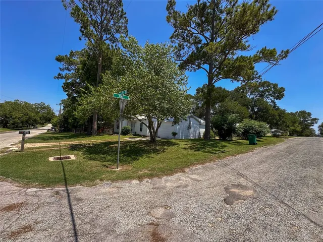 $265,000 | 407 4th Avenue, Smithville, TX 78957