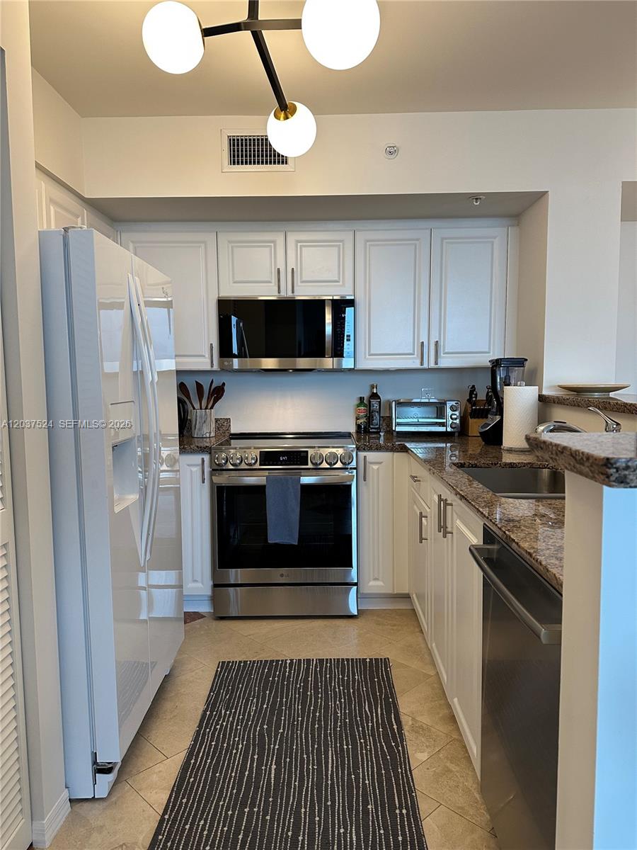 90 Alton Road, Unit 2809 Miami Beach, FL 33139 - Photo 4 of 28