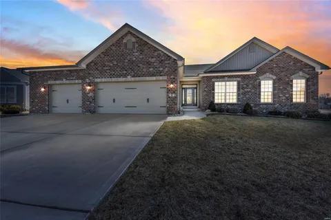 $609,999 | 2 Wyndemere Court, Lake St. Louis, MO 63367